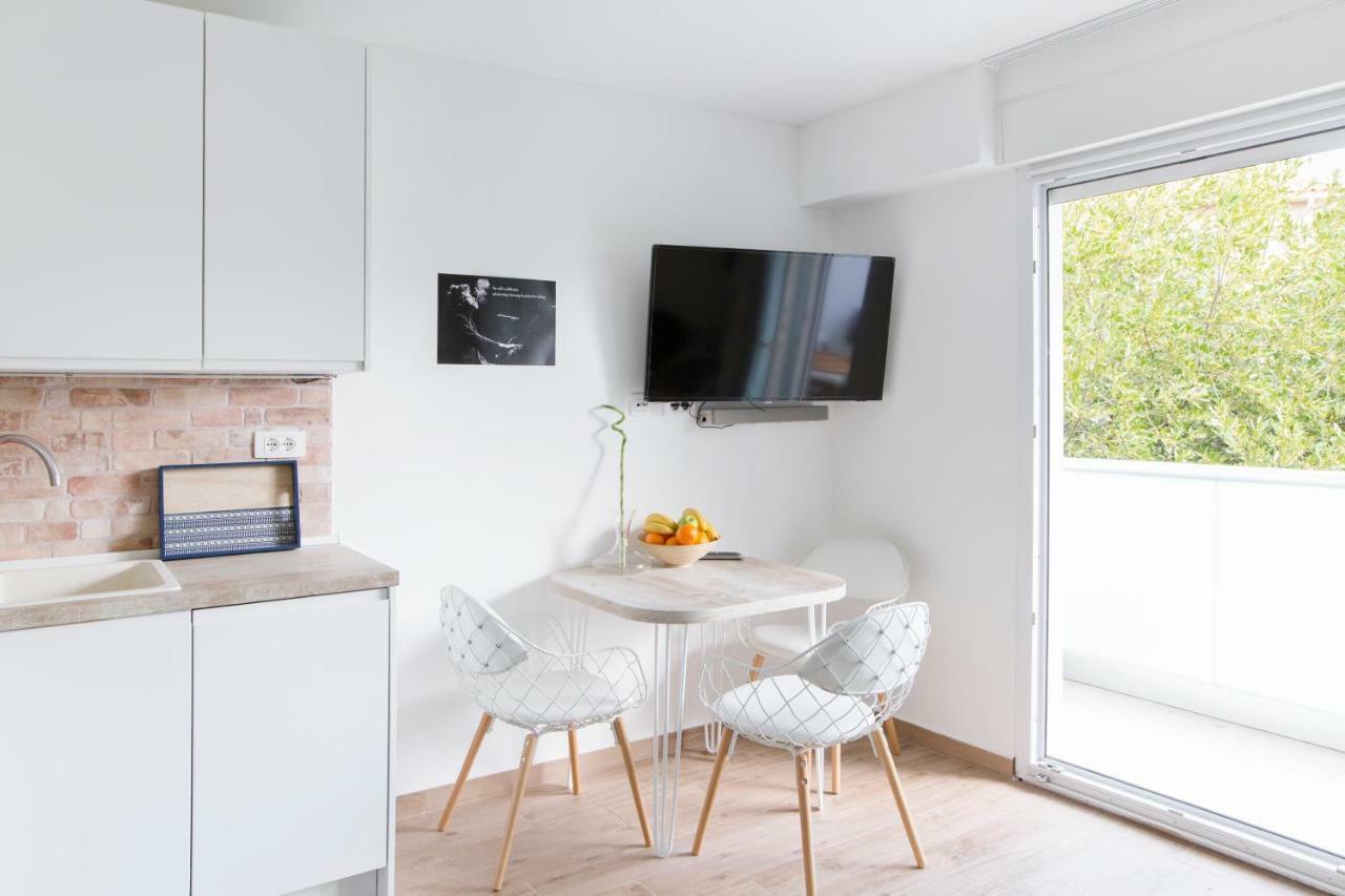 New Modern Apartment Near A Beach In Center Split Exterior photo